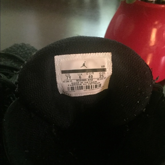 SOLD...Jordan’s Black & White - Picture 3 of 8